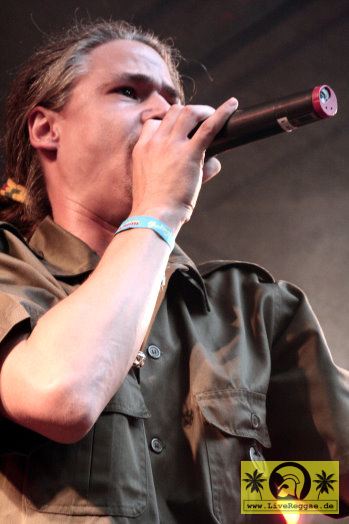 Ganjaman (D) with The House Of Riddim Band 12. Reggae Jam Festival Bersenbrueck 13. August 2006 (6).jpg